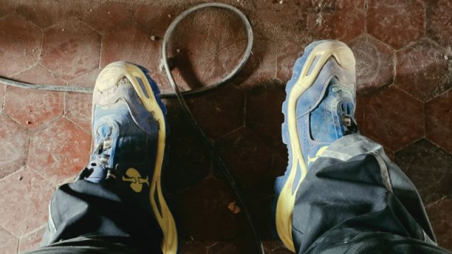 Warum Sicherheitshosen und Schuhe bei der Arbeit unverzichtbar sind